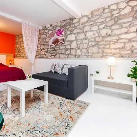 Apartment Studio Bisaku *