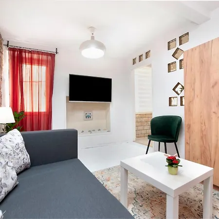 Apartment Studio Bisaku *